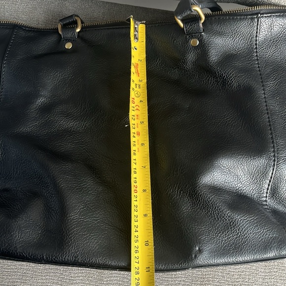 Urban Originals Black vegan leather fringed tote bag - Picture 12 of 13